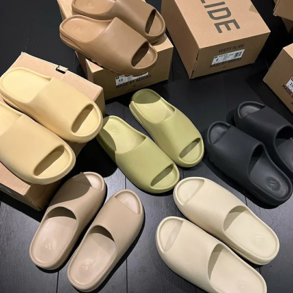 YEEZY SLIDES - Pallets - Image 4