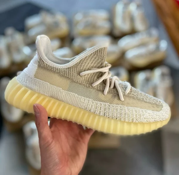 YEEZY SHOES - PALLET - Image 4